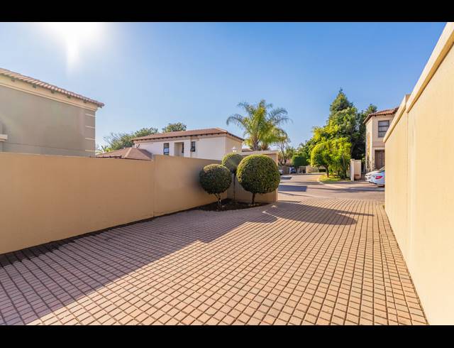3 BEDROOM HOUSE FOR SALE IN DOUGLASDALE
